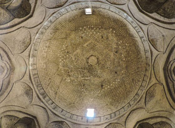 L' ocra delle geometrie: la cupola della moschea di Masjed-e Jameh a Isfahan