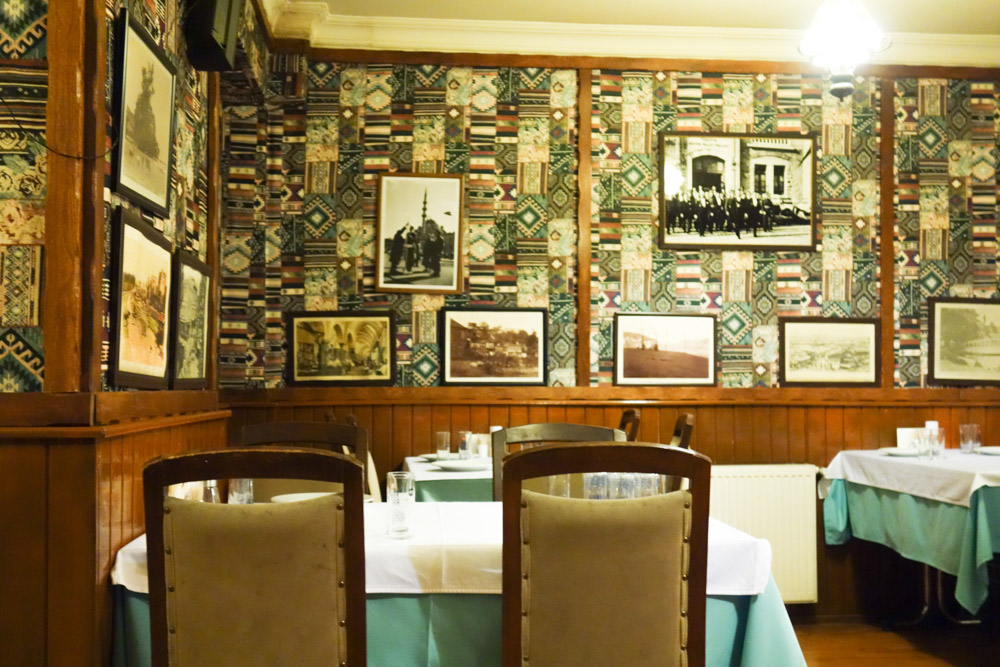 Gli interni del Sahil Restaurant a Istanbul
