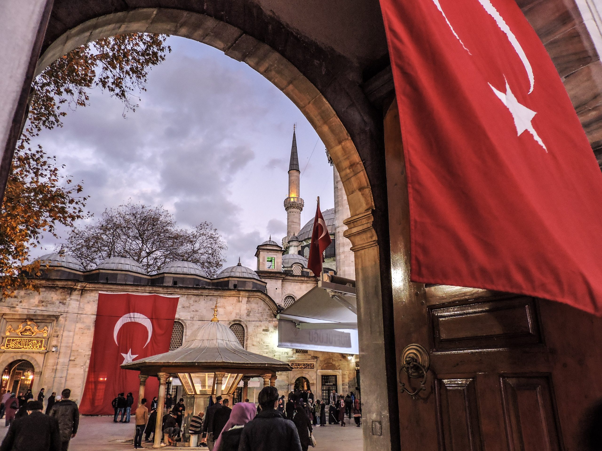 L'ingresso della moschea di Eyup a Istanbul