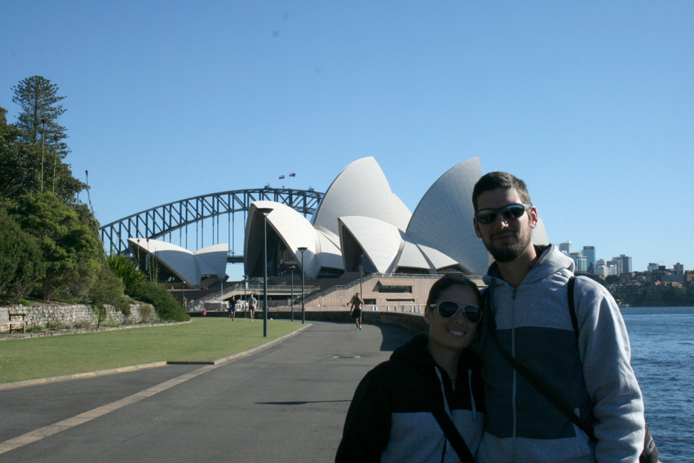 Lisa e J a Sidney, davanti all'iconica Opera House