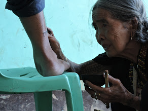Whang-Od, tatuatrice centounenne che vive da sempre a Buscalan