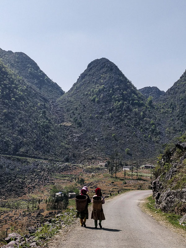 Le minoranze etniche di Ha Giang lavorano una terra matrigna