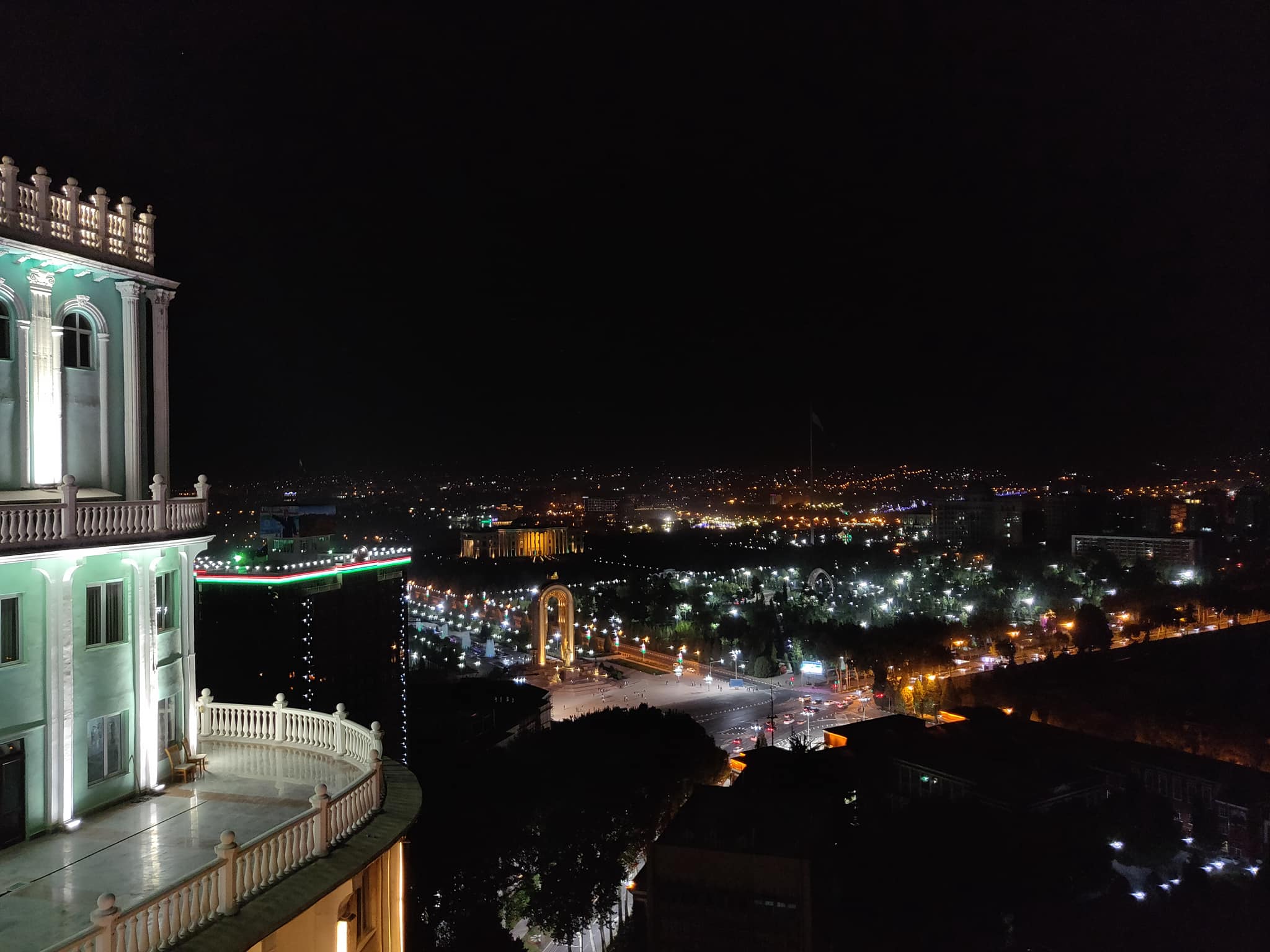 La città vista dall'alto delle torri della Dushanbe Plaza