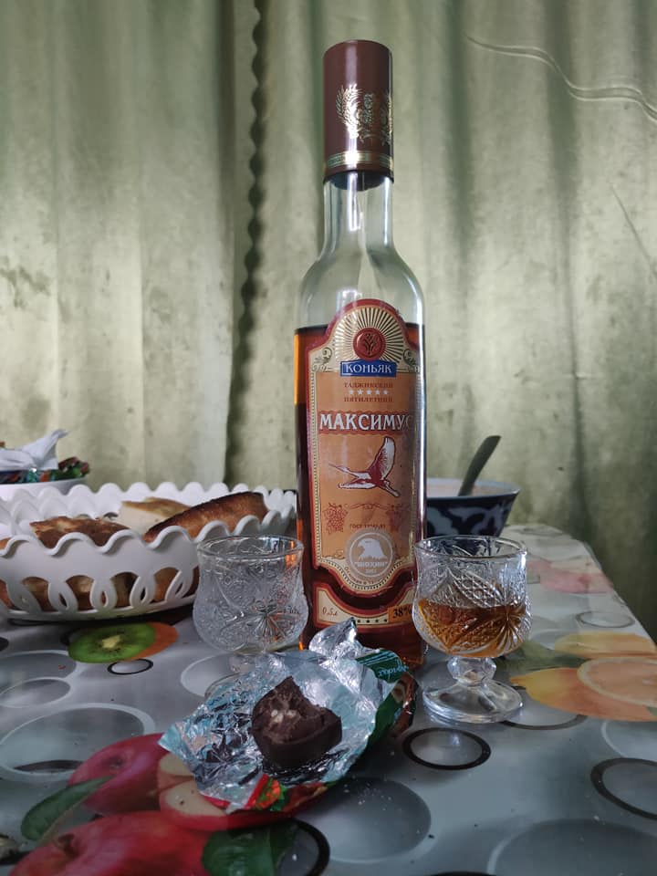 Il cognac è un prodotto tipico di tutta l'Asia centrale e anche qui in Tajikistan