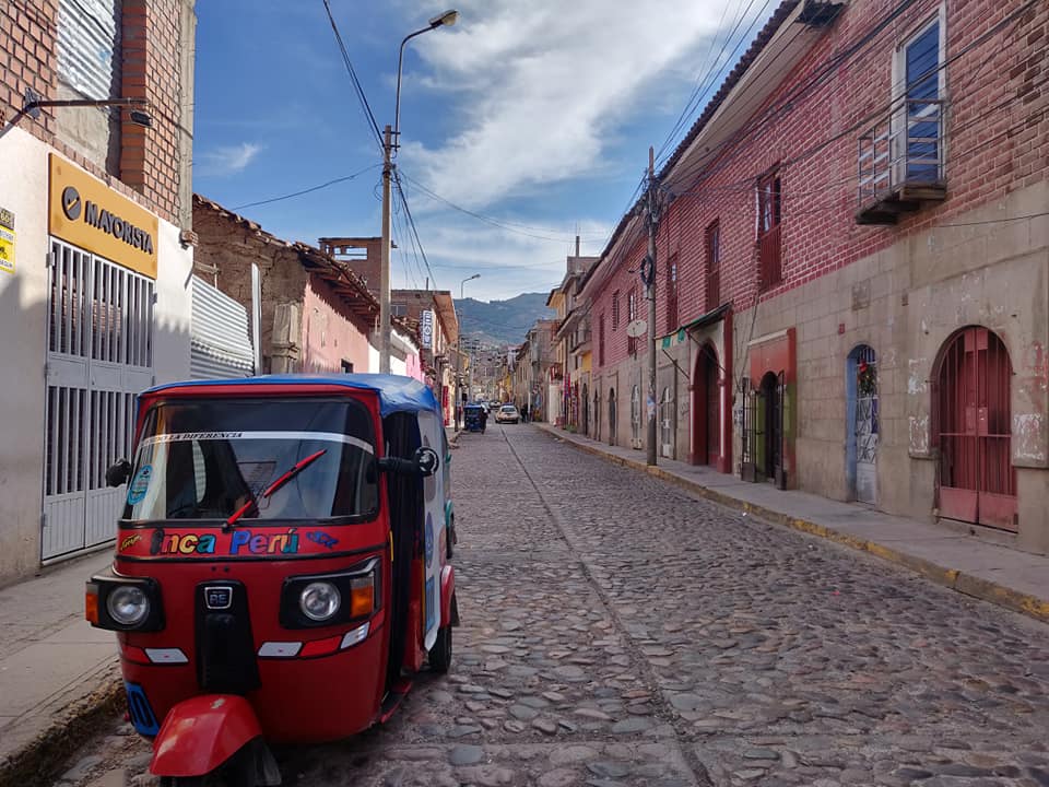 una strada del centro di ayacucho in Perù