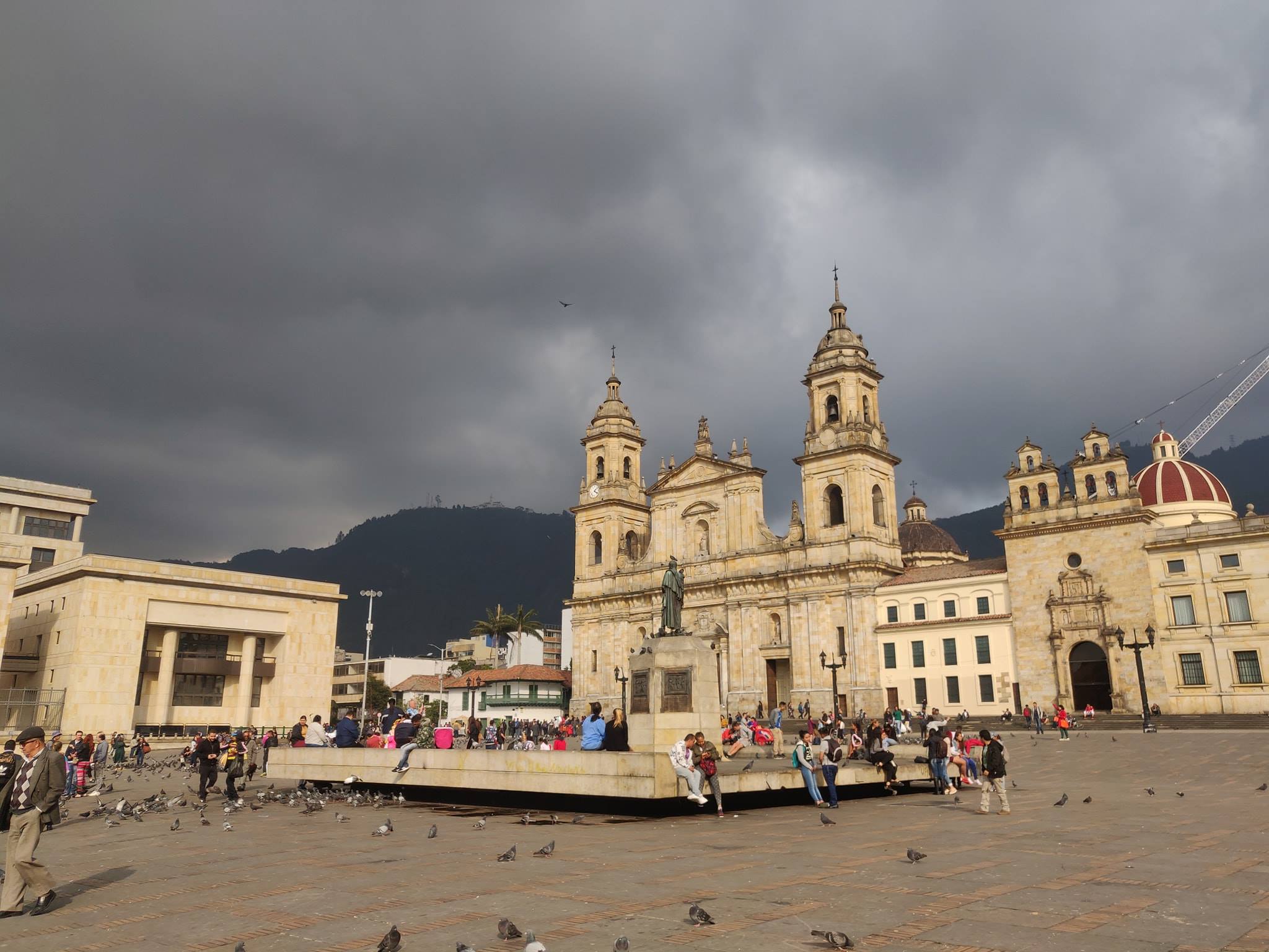 Plaza de Bolivar con la cattedrale di Bogotà